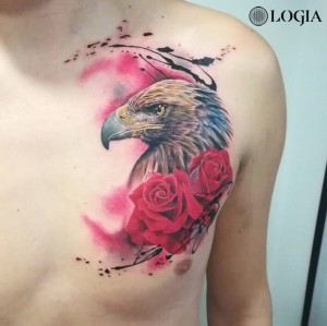 Tatuaje aguila en el pecho Laura Egea 